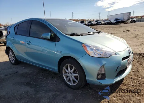 2013 Toyota Prius C из США, поврежденный, VIN JTDKDTB30D1047969